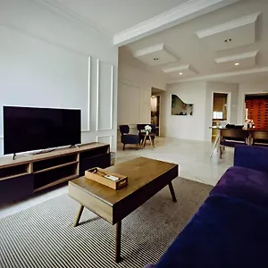  شقة سكن سينتشري باي الخاص